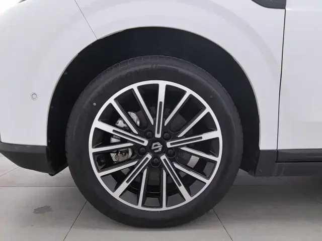 Leapmotor B10 — Фото автомобиля 17