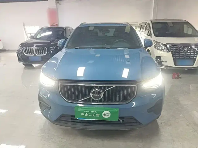 Volvo XC40 — Фото автомобиля 2