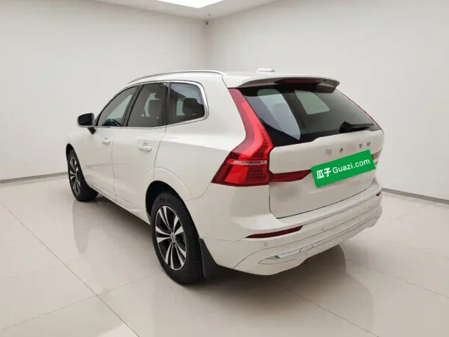 Volvo XC60 — Фото автомобиля 4