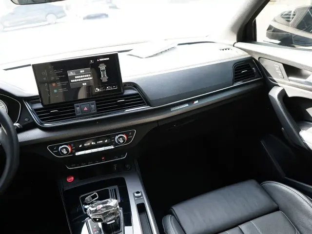 Audi Q5L — Фото автомобиля 10