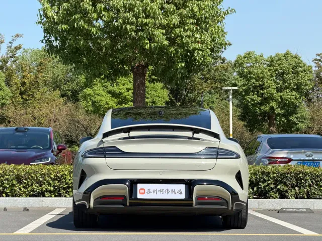 Xiaomi SU7 — Фото автомобиля 11