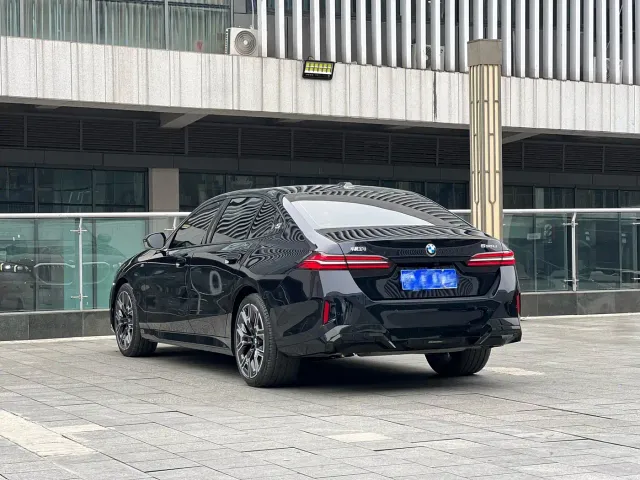 BMW 5 Series — Фото автомобиля 5