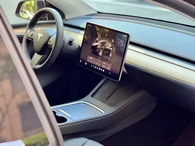 Tesla Model Y 2022 Facelift Rear-Wheel Drive Version — Фото автомобиля 11