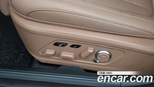 Hyundai Grandeur Grandeur (GN7) 2.5 Бензин 2WD — Фото автомобиля 30