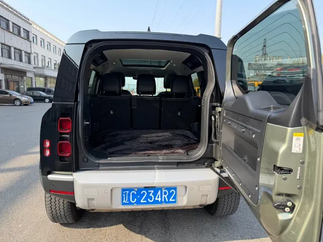 Land Rover Defender — Фото автомобиля 11