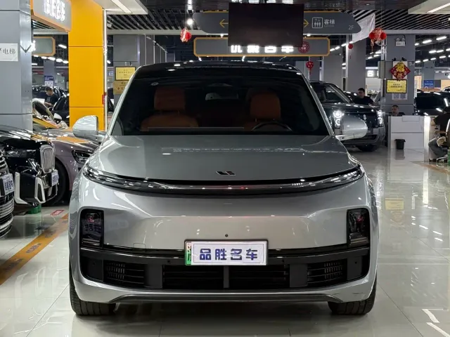 Li Auto L8 — Фото автомобиля 2
