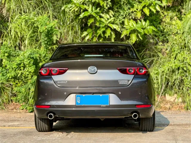 Mazda Axela — Фото автомобиля 5