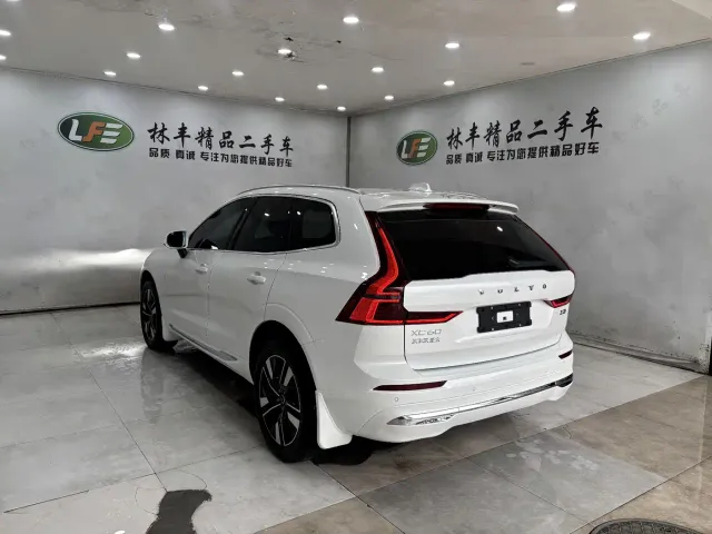 Volvo XC60 — Фото автомобиля 6