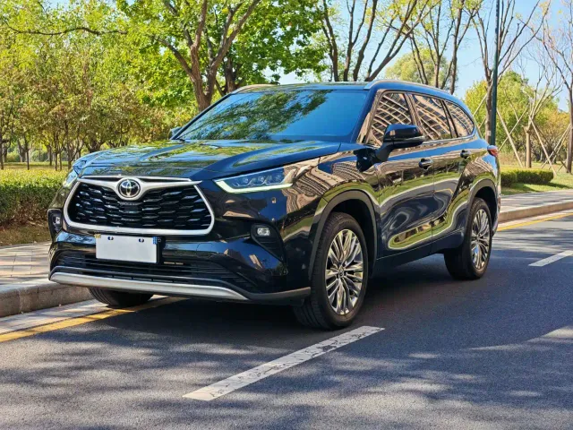Фотография автомобиля — Toyota Highlander