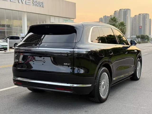 Aito M7 — Фото автомобиля 5