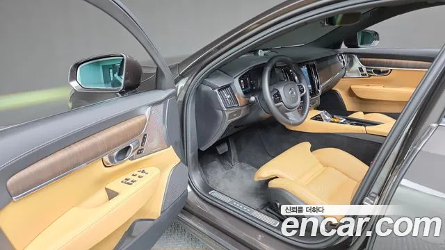 Volvo S90 — Фото автомобиля 13