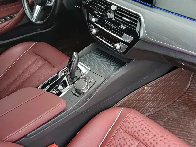 BMW 5 Series — Фото автомобиля 9