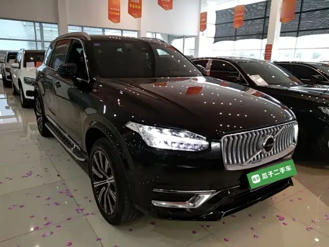 Volvo XC90 — Фото автомобиля 3