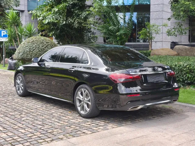 Mercedes-Benz E-Class — Фото автомобиля 12