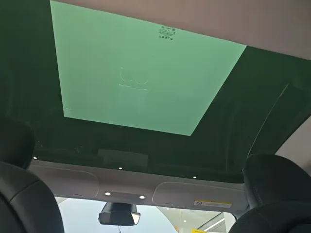 Tesla Model 3 — Фото автомобиля 17