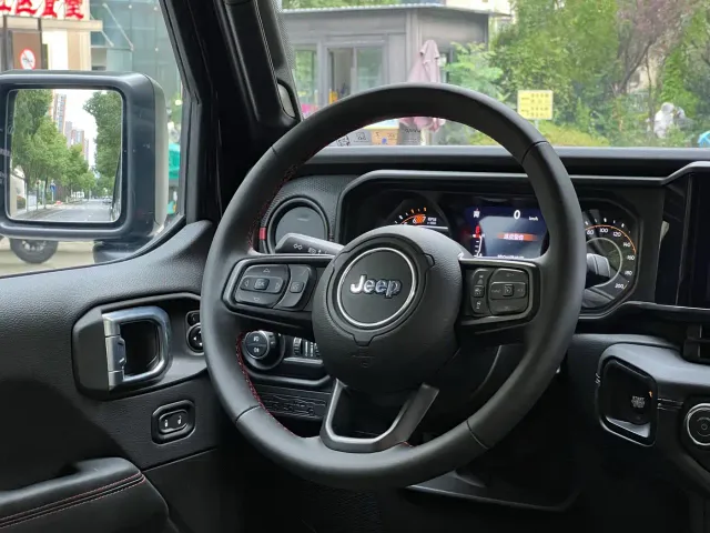 Jeep Wrangler — Фото автомобиля 10