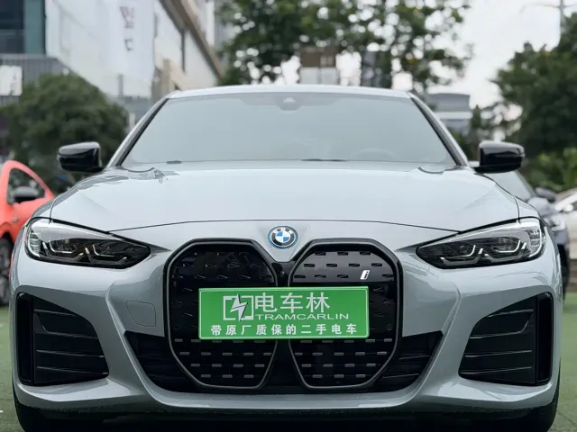 BMW i4 — Фото автомобиля 2