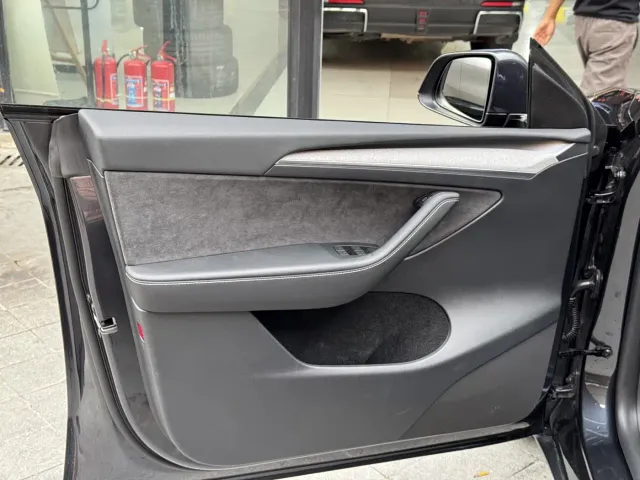 Tesla Model Y — Фото автомобиля 15