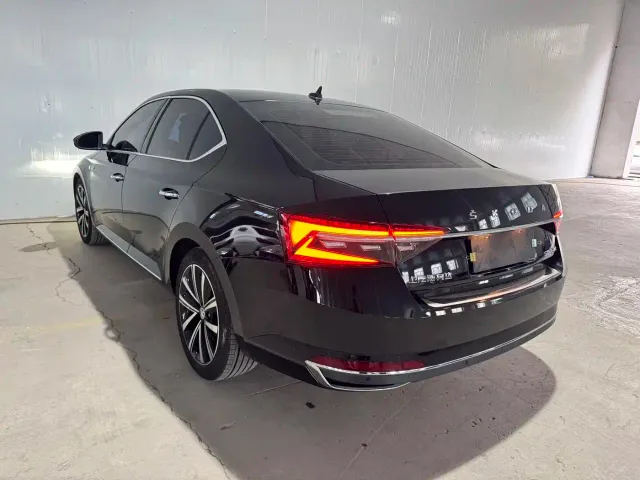 Skoda Superb — Фото автомобиля 5