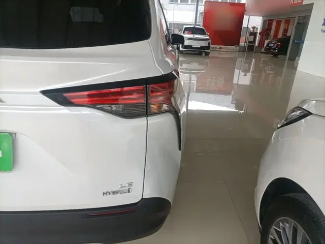 Toyota Sienna — Фото автомобиля 7