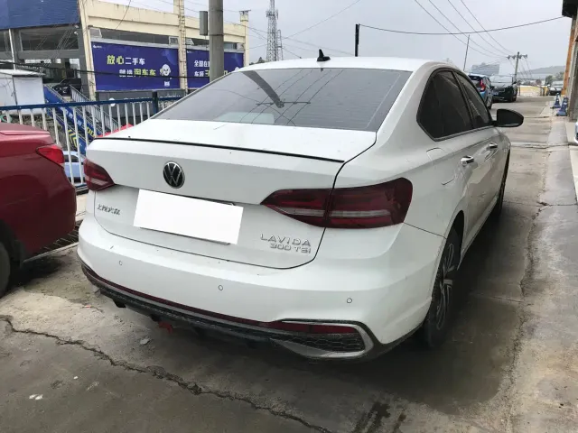 Volkswagen Lavida — Фото автомобиля 5
