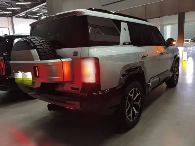 BYD FangChengBao Leopard 8 — Фото автомобиля 6