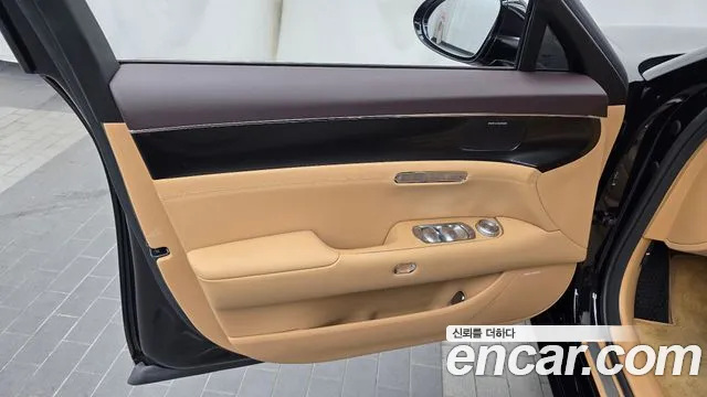 Genesis G90 Бензин 3.5 турбо AWD — Фото автомобиля 22