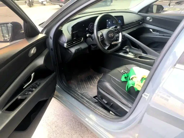 Hyundai Elantra — Фото автомобиля 15