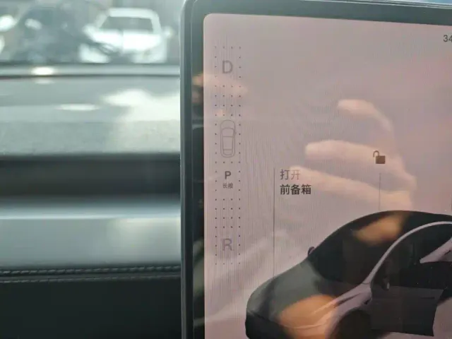 Tesla Model Y — Фото автомобиля 10