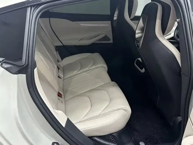 Xiaomi SU7 — Фото автомобиля 7
