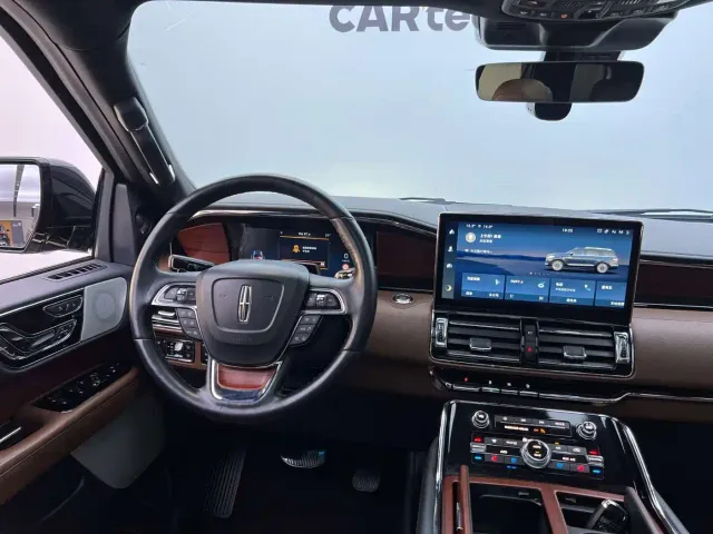 Lincoln Navigator — Фото автомобиля 12
