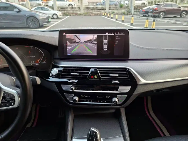 BMW 5 Series — Фото автомобиля 14