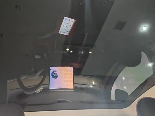 Tesla Model Y — Фото автомобиля 17