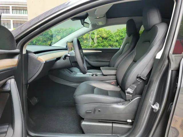 Tesla Model Y — Фото автомобиля 9