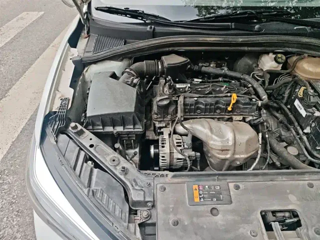 Roewe i5 — Фото автомобиля 20