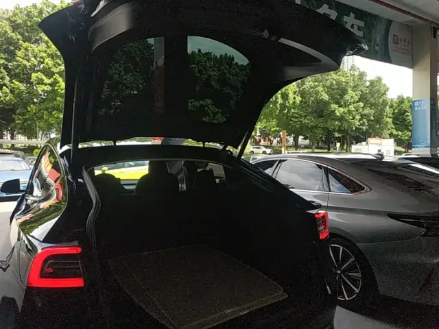 Tesla Model Y — Фото автомобиля 18