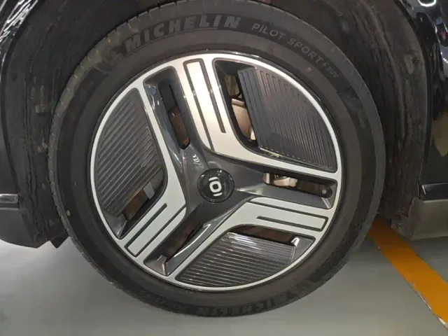 Changan Qiyuan E07 — Фото автомобиля 22