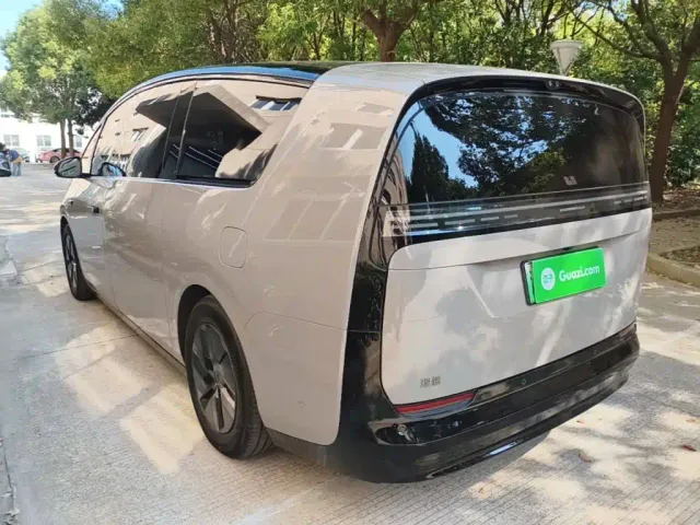 Li Auto MEGA — Фото автомобиля 4