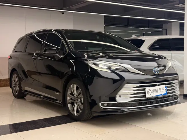 Toyota Sienna — Фото автомобиля 3
