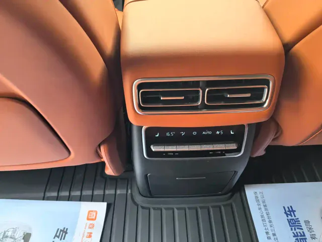Li Auto L7 — Фото автомобиля 7