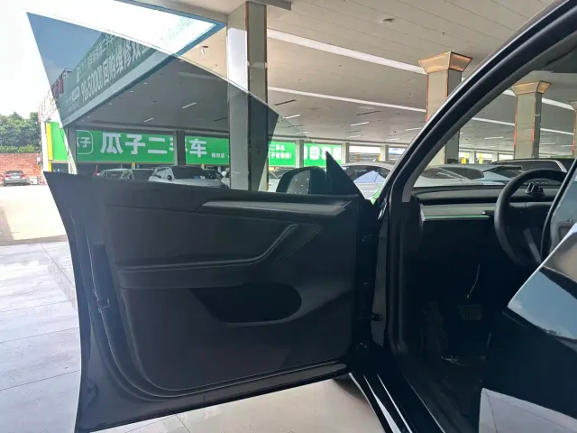 Tesla Model Y — Фото автомобиля 15