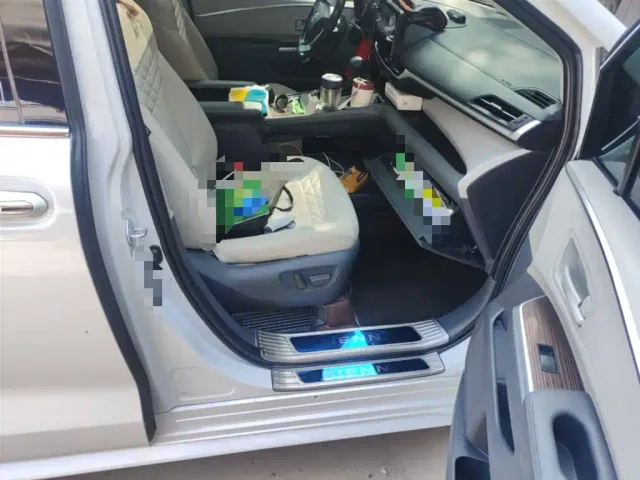 Toyota Sienna — Фото автомобиля 19