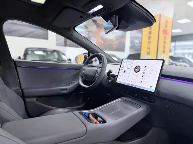 Xpeng P7+ — Фото автомобиля 13