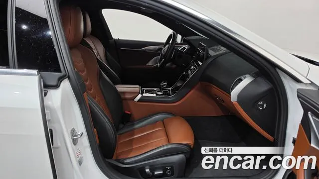 BMW 8 Series G15 — Фото автомобиля 11