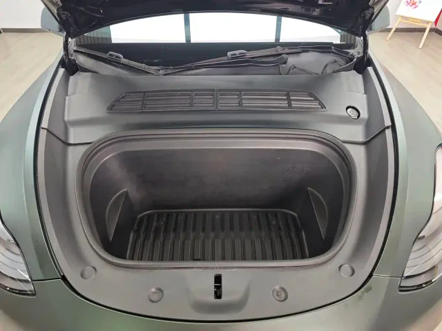 Tesla Model Y — Фото автомобиля 7