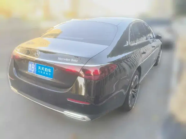 Mercedes-Benz E-Class — Фото автомобиля 5