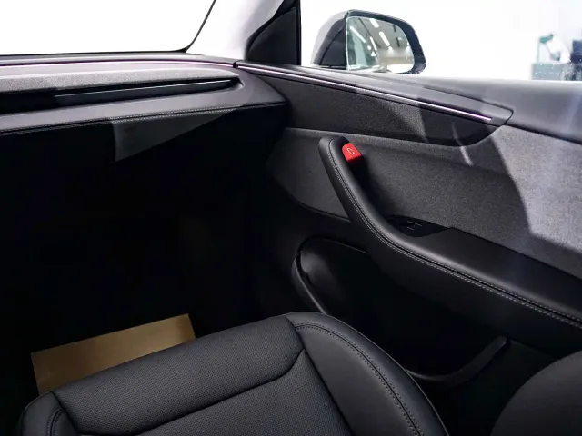 Tesla Model Y — Фото автомобиля 25
