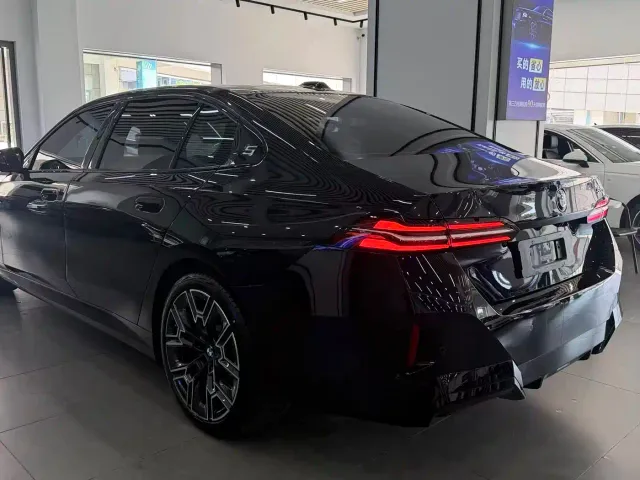 BMW 5 Series — Фото автомобиля 4