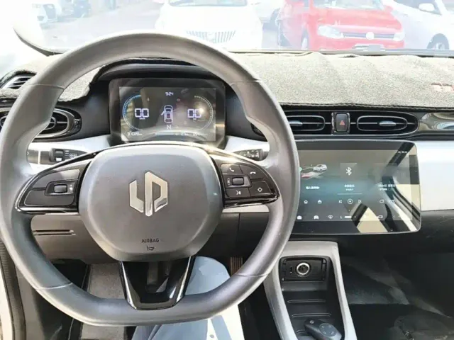 Leapmotor T03 — Фото автомобиля 9