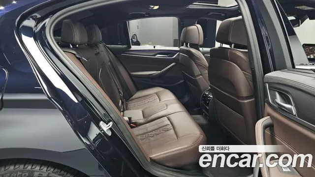 BMW 5 Series G30 — Фото автомобиля 17